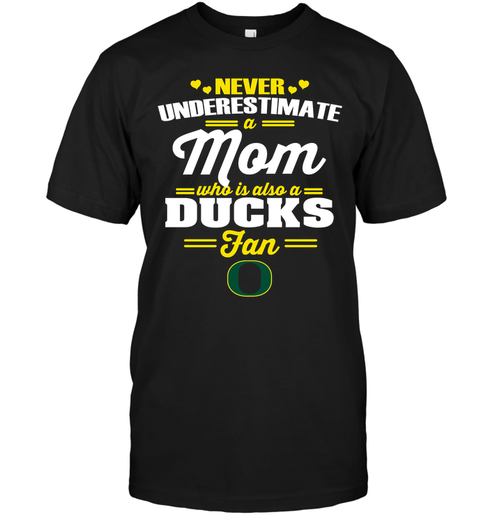 Never Underestimate A Mom Who Is Also An Oregon Ducks Fan T-Shirt